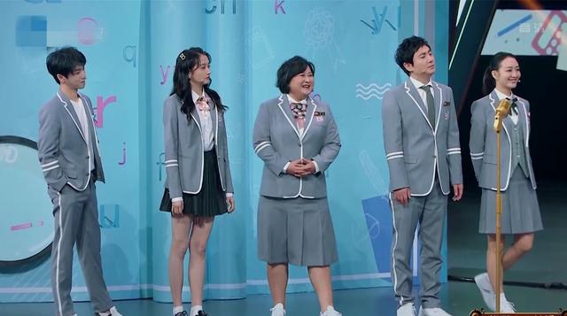 王牌对王牌关晓彤绝美造型(王牌对王牌张天爱关晓彤cos美战士)(1)