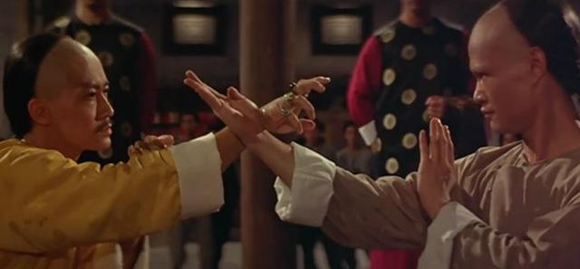 洪金宝祭拜林正英(在林正英葬礼上)(4)