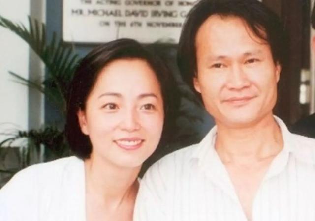 洪金宝祭拜林正英(在林正英葬礼上)(8)