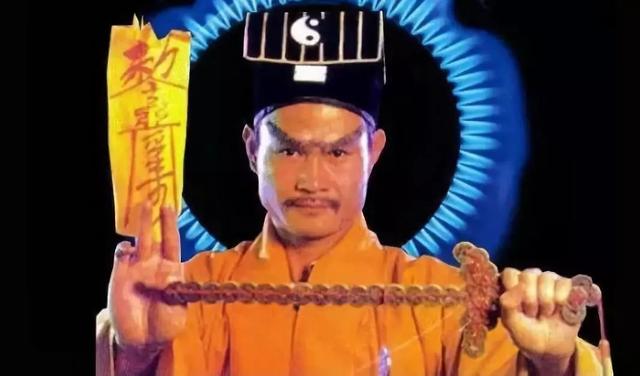 洪金宝祭拜林正英(在林正英葬礼上)(9)