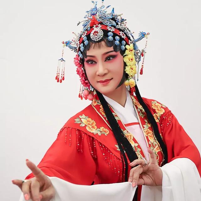 1997沪港越剧义演宗师齐聚舞台（深圳青越越剧团携骨子老戏碧玉簪）(2)