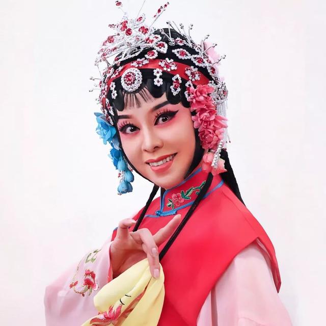 1997沪港越剧义演宗师齐聚舞台（深圳青越越剧团携骨子老戏碧玉簪）(8)