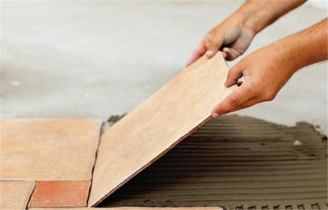 瓦工专门分贴瓷砖和不贴的吗（最好和瓦工确认好这7件事儿）(6)