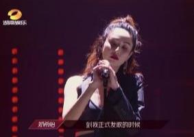 郑希怡机场全身照（因三件事轰动一时）(15)