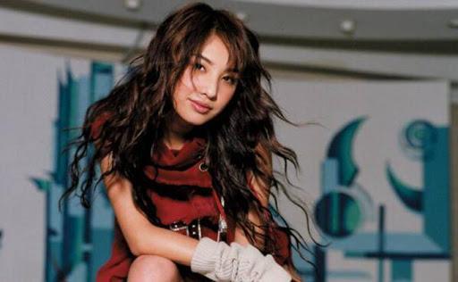 郑希怡机场全身照（因三件事轰动一时）(7)