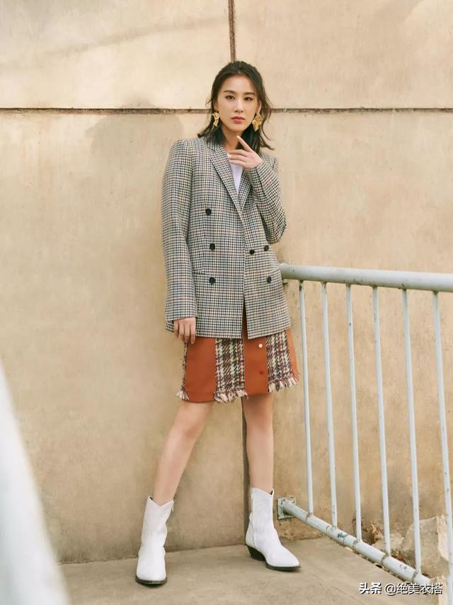 红棕色格纹西装外套怎么搭（还在穿老气的风衣）(10)