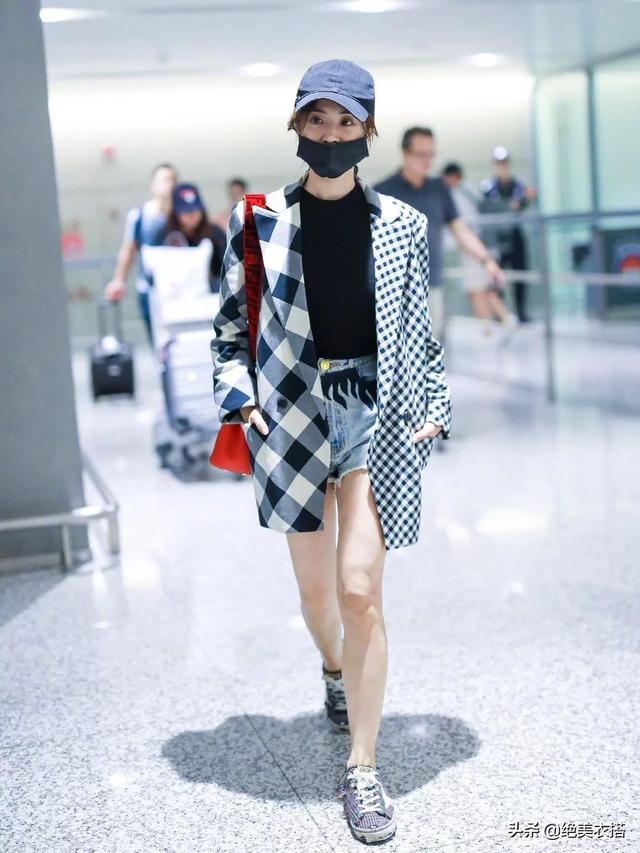 红棕色格纹西装外套怎么搭（还在穿老气的风衣）(16)