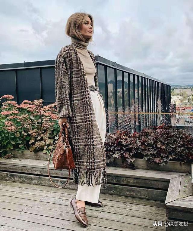 红棕色格纹西装外套怎么搭（还在穿老气的风衣）(3)