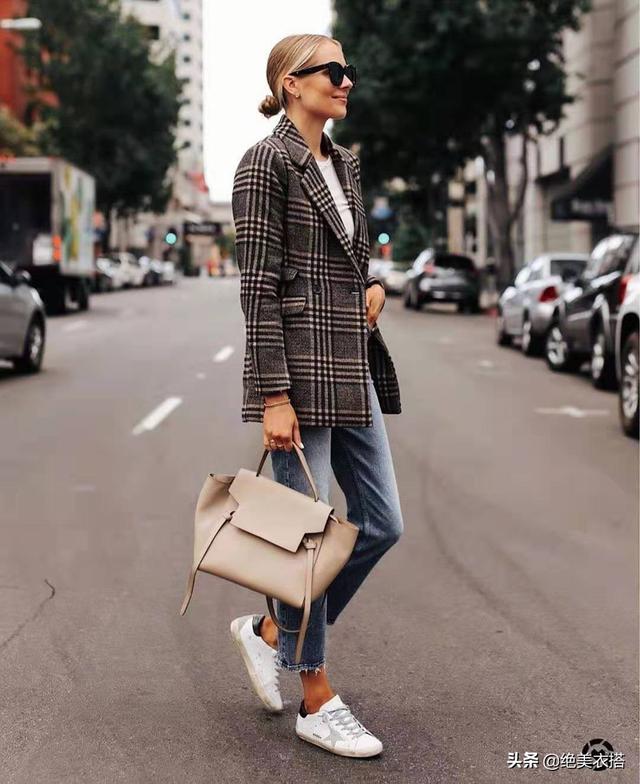 红棕色格纹西装外套怎么搭（还在穿老气的风衣）(4)