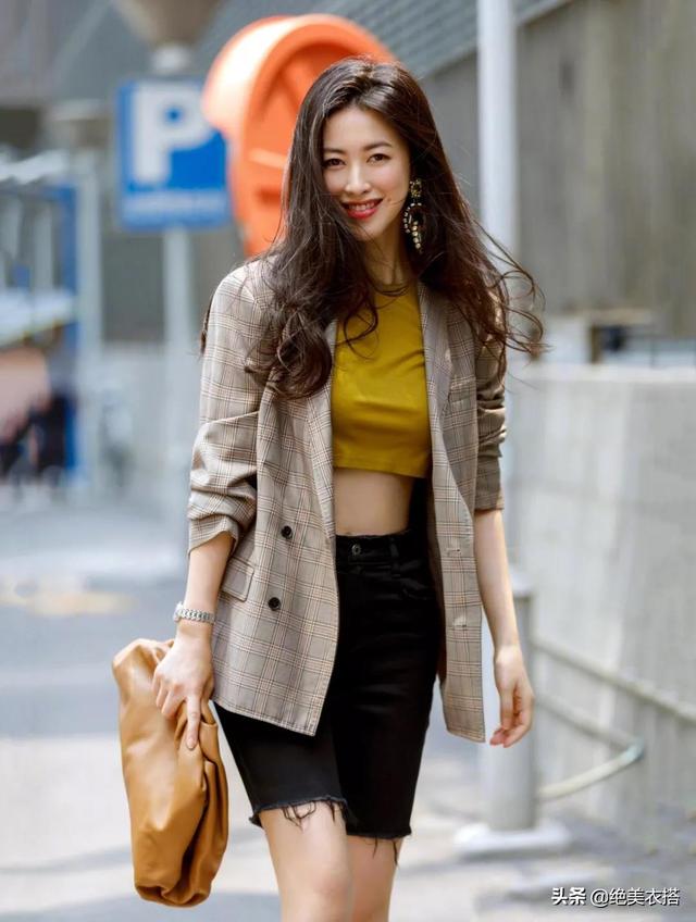 红棕色格纹西装外套怎么搭（还在穿老气的风衣）(5)
