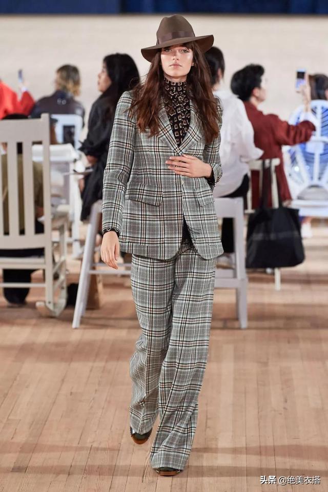 红棕色格纹西装外套怎么搭（还在穿老气的风衣）(6)