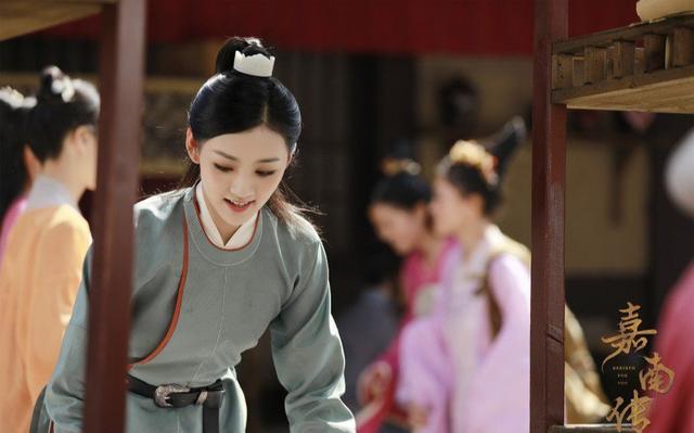 嘉南传鞠婧祎所有服装造型（嘉南传比起鞠婧祎夸张的装扮）(10)