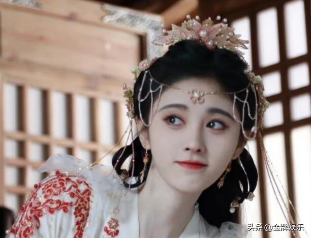 鞠婧祎怎么整的能做到保证脸不崩(总是拿妆容和造型说事)(5)