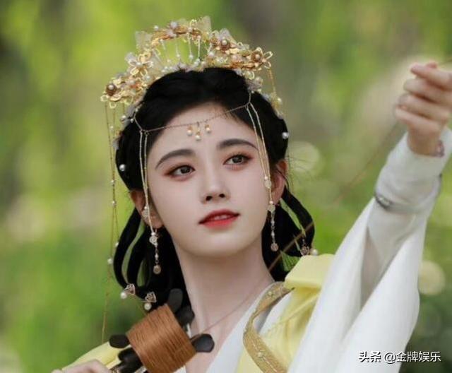 鞠婧祎怎么整的能做到保证脸不崩(总是拿妆容和造型说事)(6)