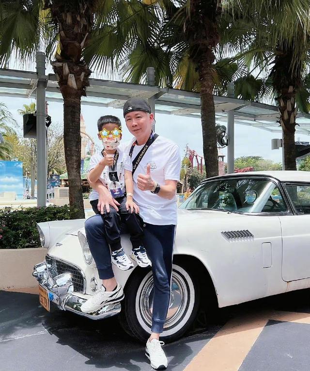 陶喆和三个女儿(陶喆抱儿子合照)(4)