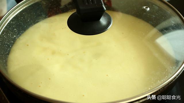 平底锅做蛋糕简单做法只用鸡蛋（用平底锅就能轻松做蛋糕）(6)