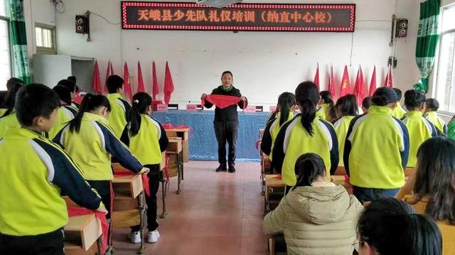 玉林市少先队优秀辅导员（春风化雨润童心）(1)