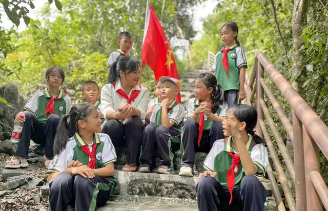 玉林市少先队优秀辅导员（春风化雨润童心）(2)
