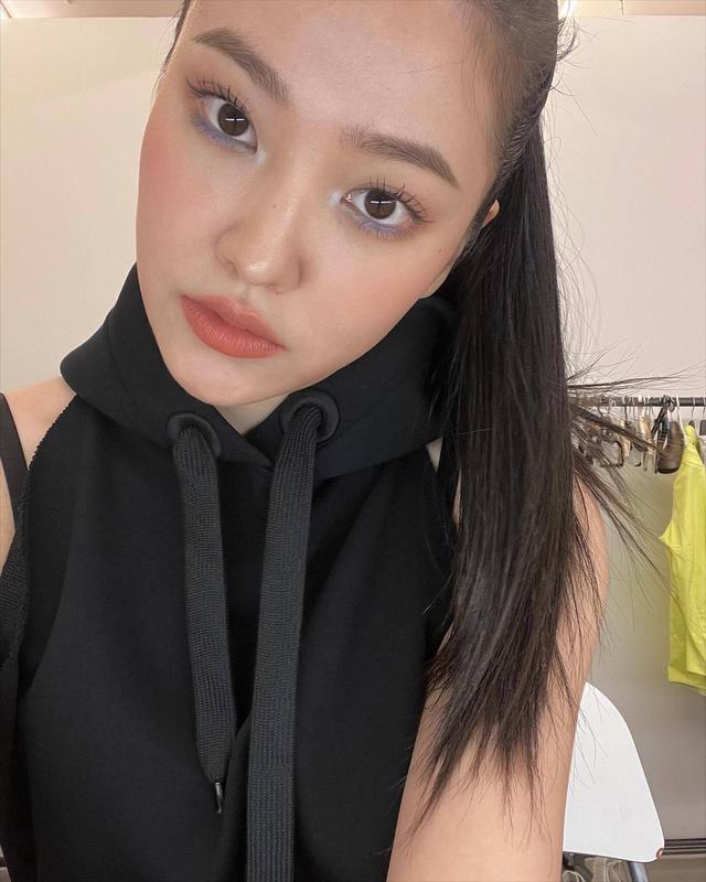 别的团看red velvet表演（清纯可爱不见了）(2)