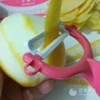 葡萄皮怎么做果脯（自制果脯柠檬皮糖）(4)