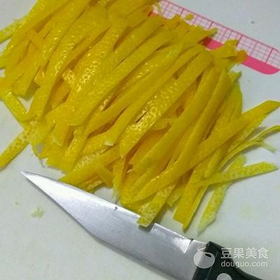 葡萄皮怎么做果脯（自制果脯柠檬皮糖）(7)