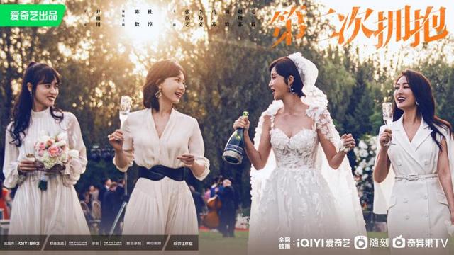 杜淳在房间敷面膜（第二次拥抱今日开播）(1)