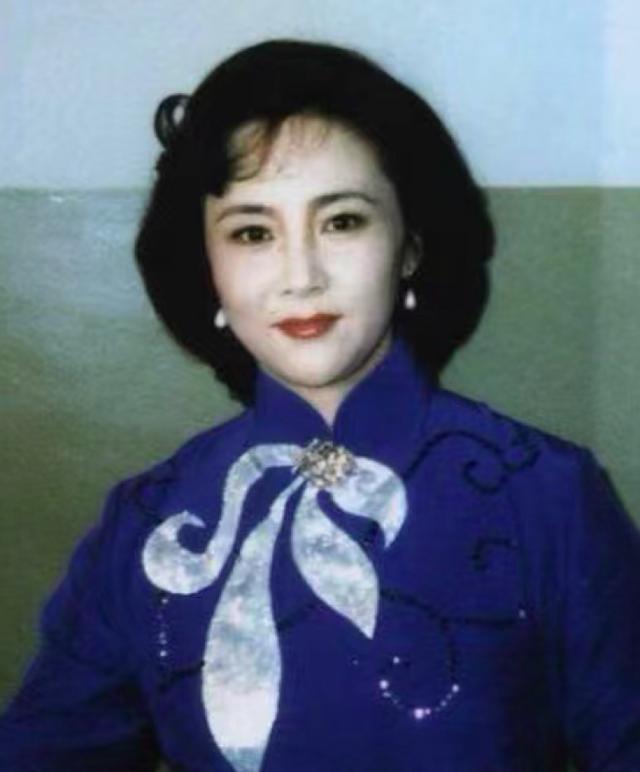 繁漪与周萍相差多少岁（1983-2023春晚四十年我来陪您想当年）(2)