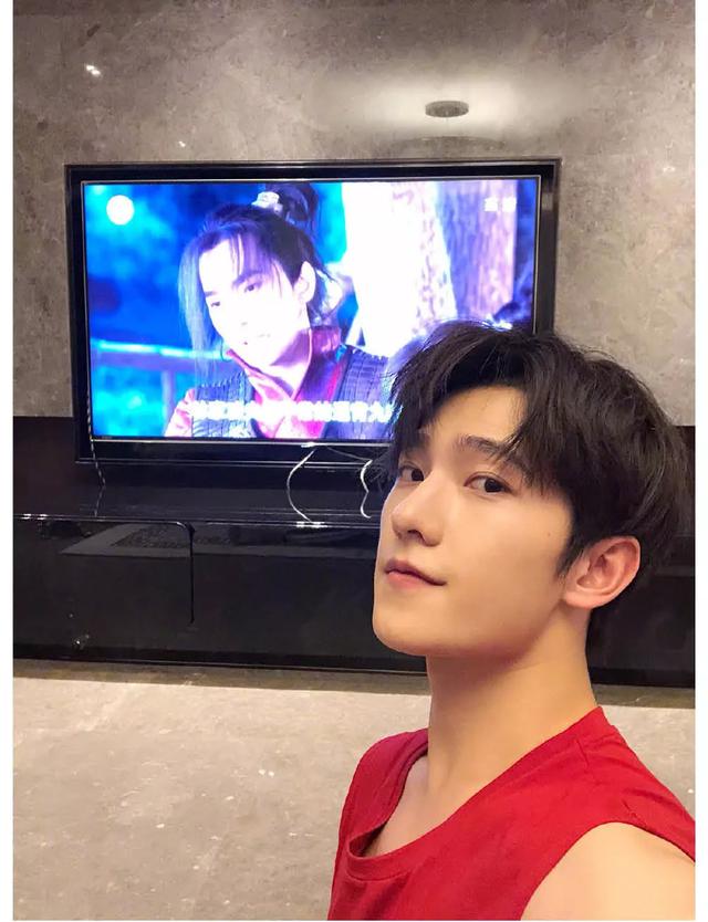 杨洋确实很帅（缺席综艺荧屏5年的杨洋终回归）(3)