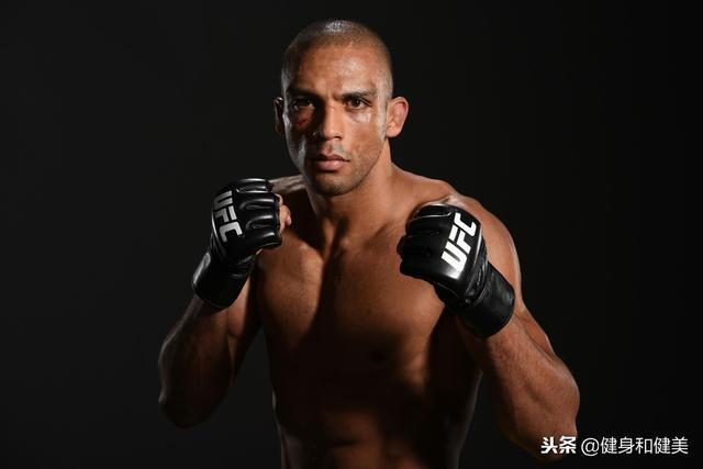 ufc高鞭腿爆头（他是UFC中的终极斗士）(2)