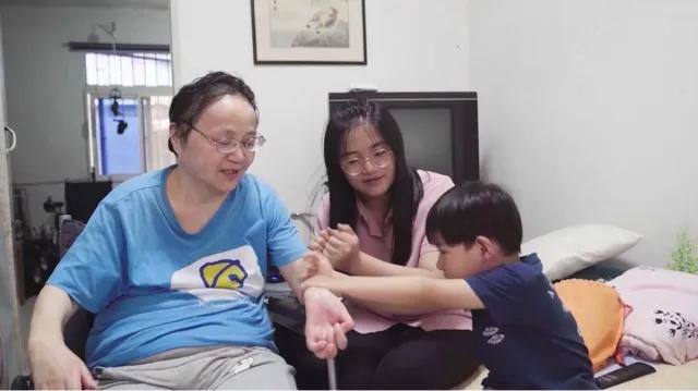 00后女孩给离世父母发消息原（妈妈瘫痪活不过7年）(11)