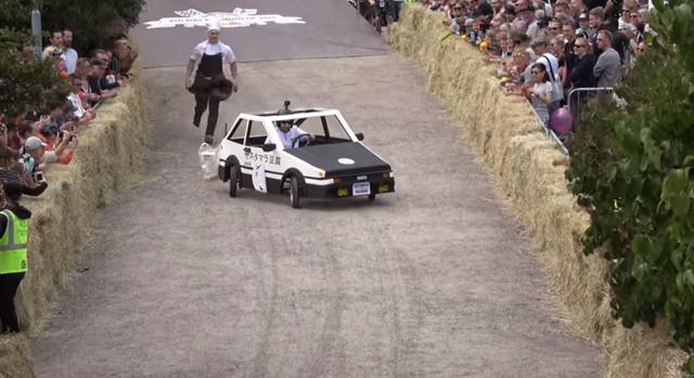 真人秋名山车神搞笑（网友吐槽外国举办）(1)