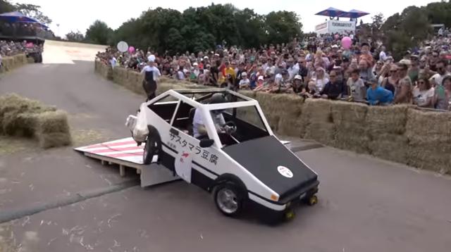 真人秋名山车神搞笑（网友吐槽外国举办）(4)