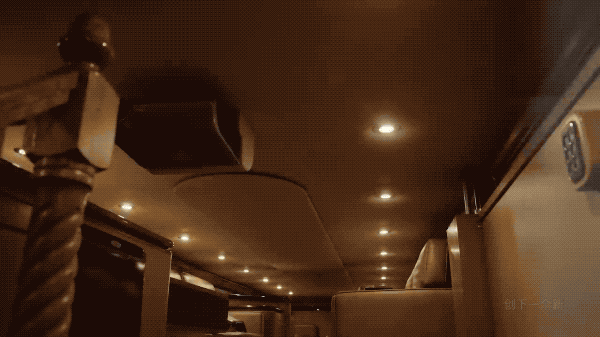 公认十大最好房车（史上最大房车111平方重30吨）(12)