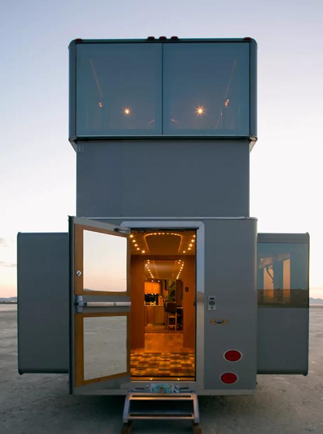 公认十大最好房车（史上最大房车111平方重30吨）(15)