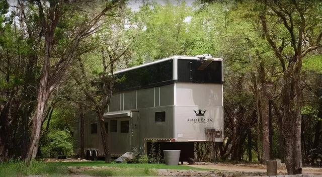 公认十大最好房车（史上最大房车111平方重30吨）(2)