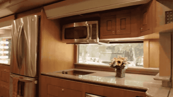 公认十大最好房车（史上最大房车111平方重30吨）(22)