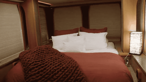 公认十大最好房车（史上最大房车111平方重30吨）(28)