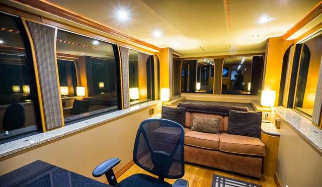 公认十大最好房车（史上最大房车111平方重30吨）(29)