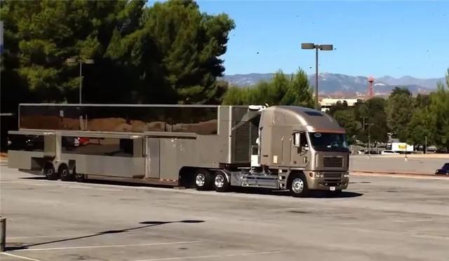 公认十大最好房车（史上最大房车111平方重30吨）(3)