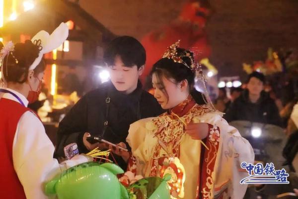 地级市高铁站最多是哪儿(这座高铁站横跨两市两县)(10)