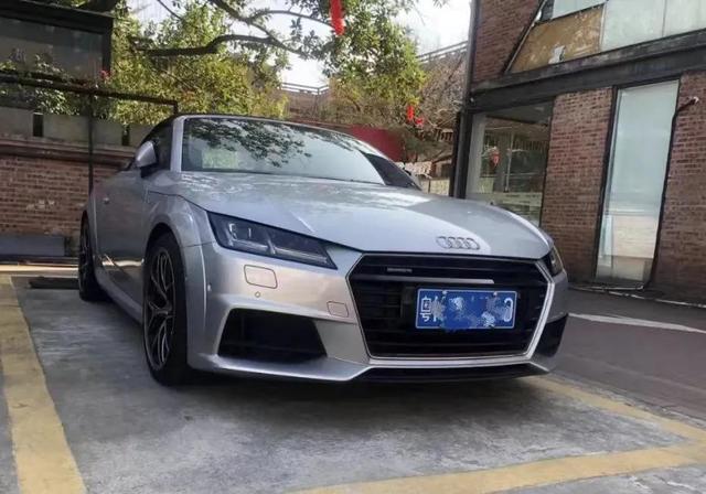 4万公里奥迪tt（运动舒适两不误）(2)