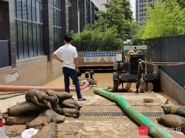 小区内涝是否归物业管（广州暴雨水浸车）(4)
