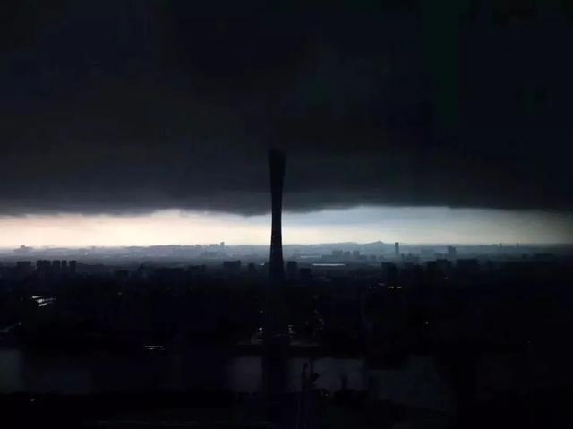 汽车水淹后有什么影响（又到家门看海季）(2)