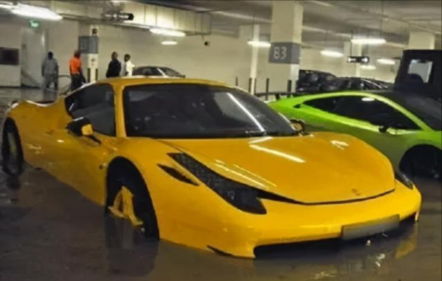 水淹到汽车什么位置就不能开了（水淹车六个等级）(3)