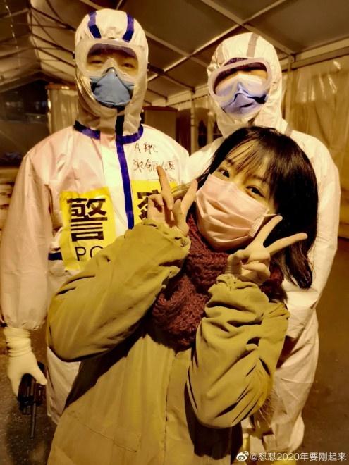 火神山病人对镜头挥手（王蒙祝福火神山女孩）(15)
