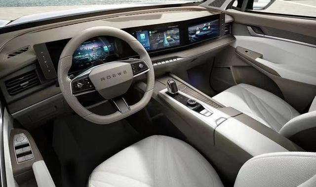 新车荣威rx3手动版多少钱（成都车展亮相47英寸三联巨屏）(3)