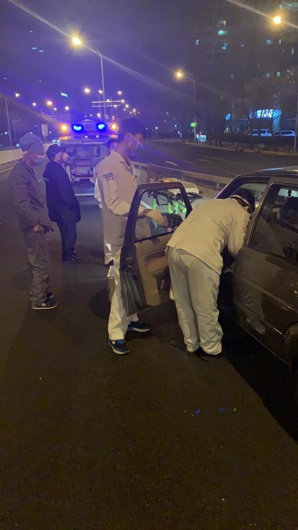 深圳一司机车里吐白沫（女司机心脏病突发）(1)