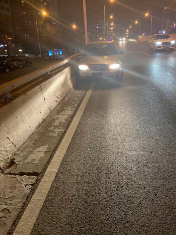 深圳一司机车里吐白沫（女司机心脏病突发）(3)