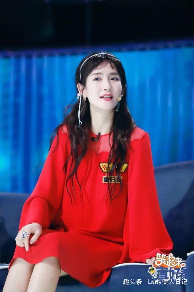 吴昕穿红衣想念谢娜（谢娜也学吴昕穿女团服）(6)