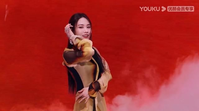 大话西游紫霞仙子的镜头（王霏霏还原大话西游紫霞仙子摇手链名场面）(3)